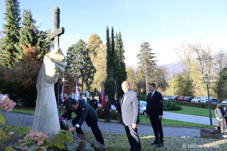 »Njihov pogum in trpljenje živita naprej v naših srcih (19)